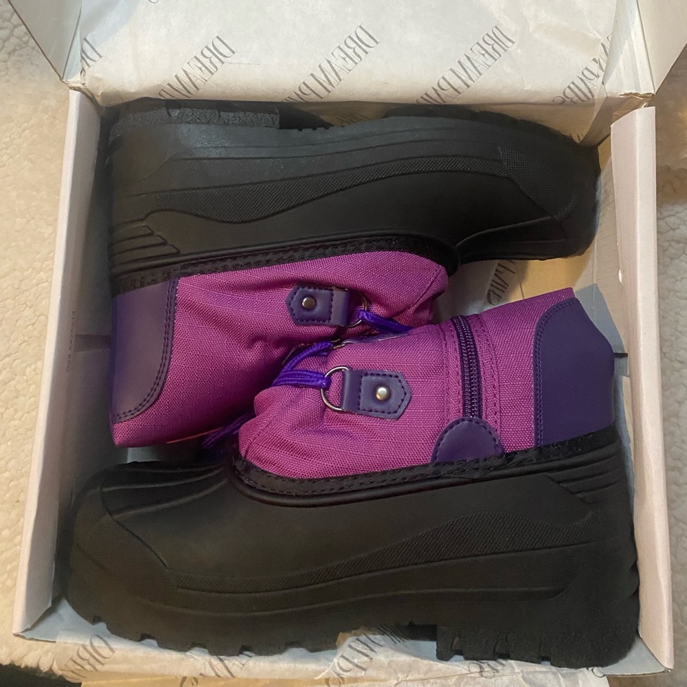 NEW IN BOX Kids Girls Size 6 DreamPairs Winter boots